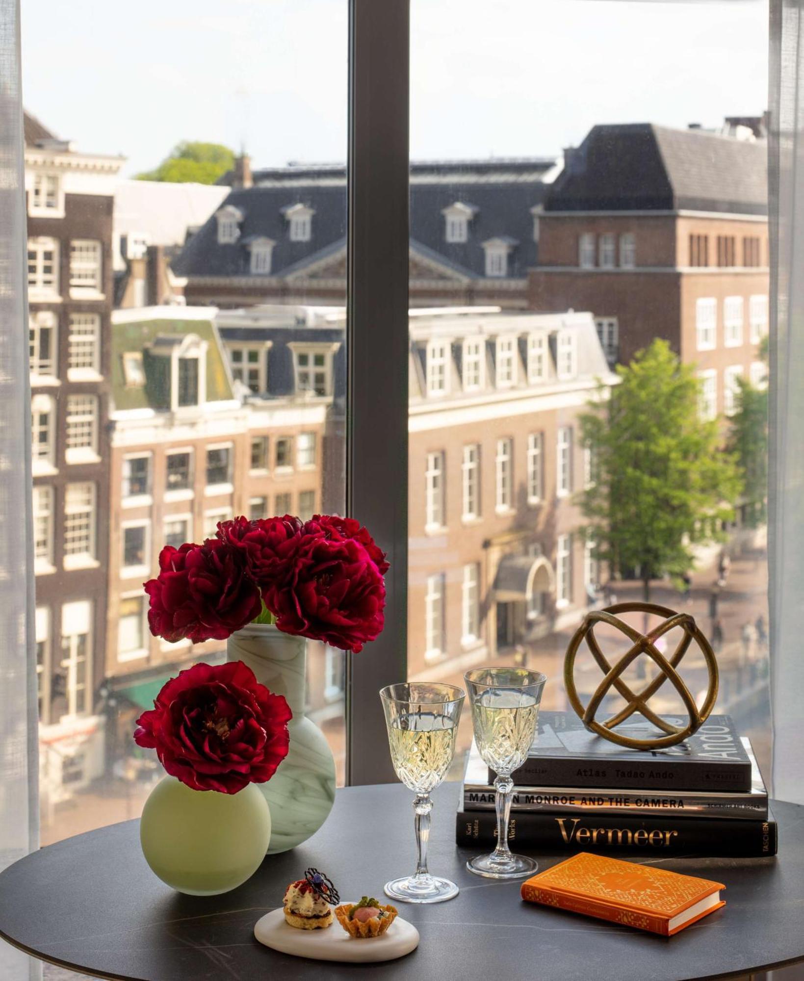 Anantara Grand Hotel Krasnapolsky Amsterdam Buitenkant foto View from a suite