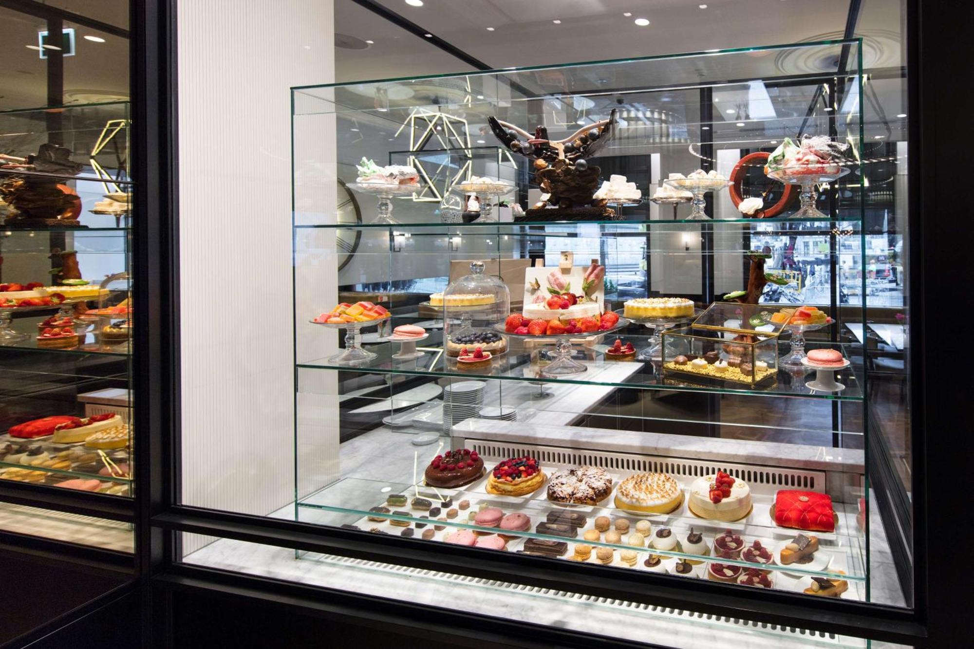 Anantara Grand Hotel Krasnapolsky Amsterdam Buitenkant foto A pastry display case